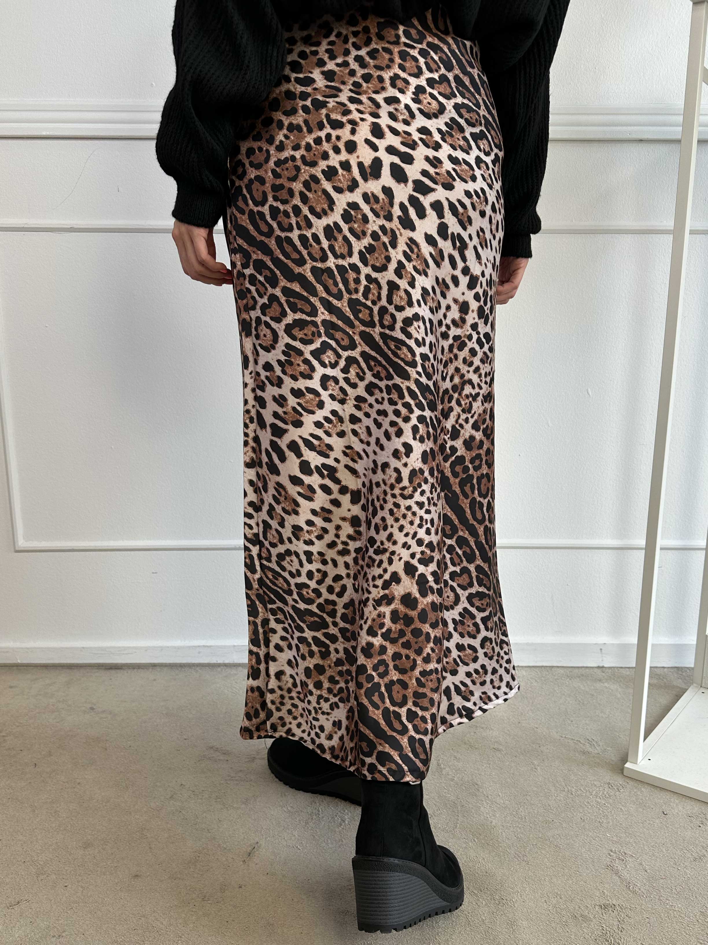 Iris - Silkelook nederdel med leopardprint